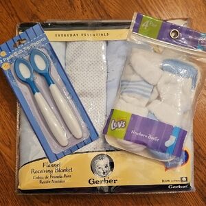 New Baby Gerber Flannel Receiving Blankets, Newborn Socks, & Soft Spoon Set NWOT